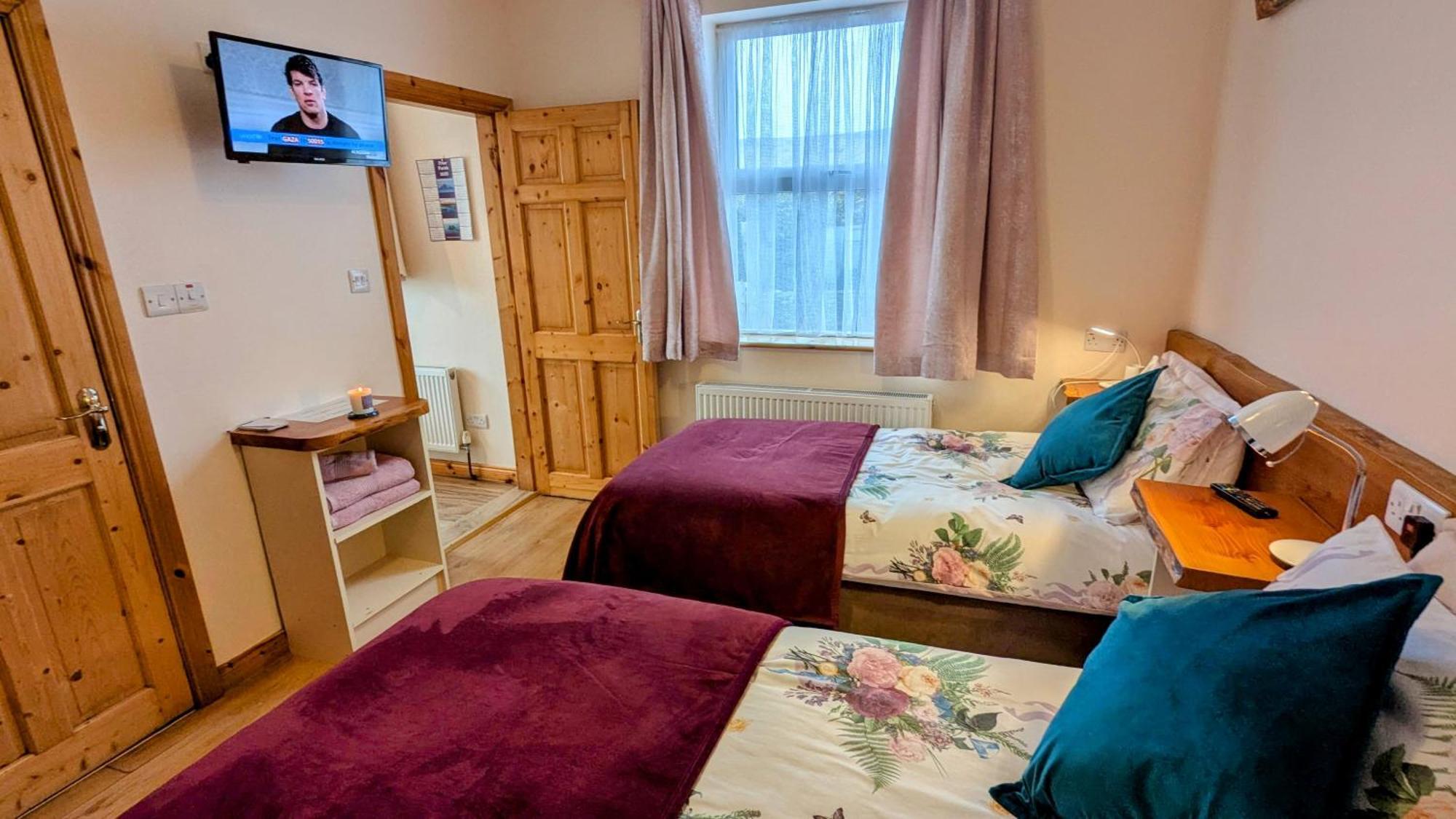 Skellig View Bluebell Rose & The Kerry Cliffs Apartment Portmagee Exterior photo